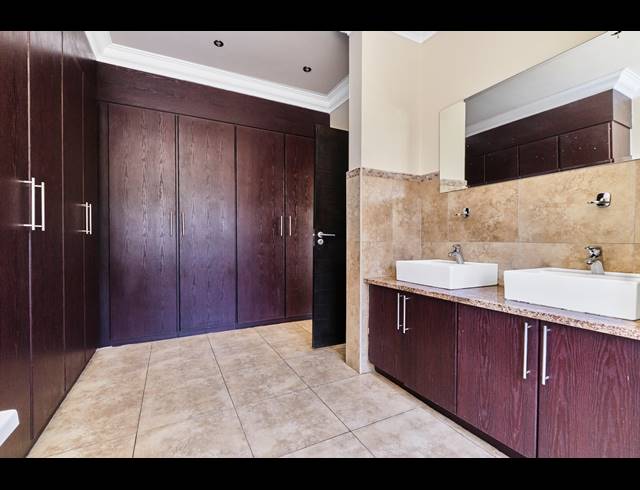 5 BEDROOM HOUSE RENTED IN FOURWAYS
